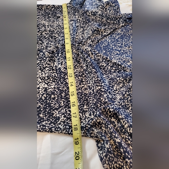 Banana Republic Navy and White Patterned Blouse - Picture 6 of 8